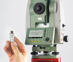 MAy toan dac dien tu Leica TS02